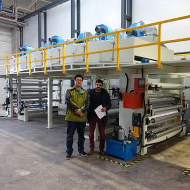 Ražením, bronzový stroj horkou fólií